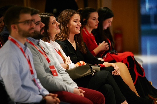 20 Γενικοί Διευθυντές της Coca-Cola ΗBC βοηθούν τους νέους της Ελλάδας