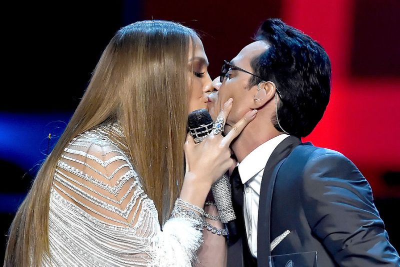 Jennifer Lopez, Marc Anthony Alex Rodriguez ποζάρουν αγκαλιά