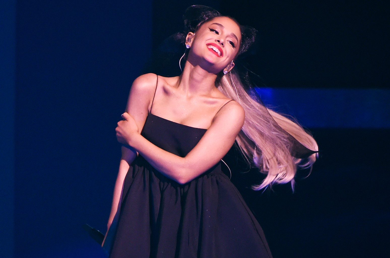 Ariana Grande θα κυκλοφορήσει ένα νέο άλμπουμ