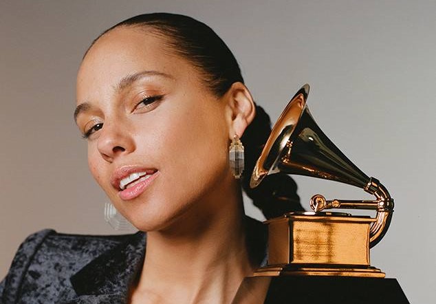 Alicia Keys είναι η παρουσιάστρια των φετινών Βραβείων Grammy