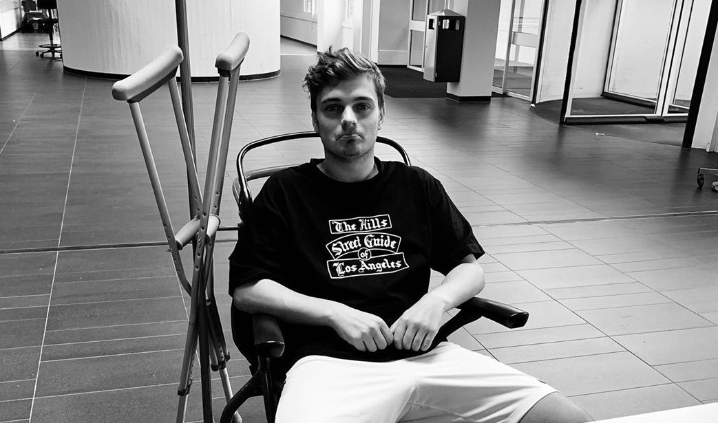 Martin Garrix σε αναπηρικό αμαξίδιο