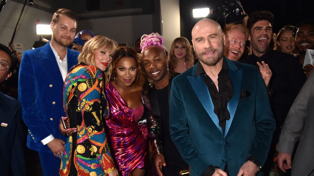 Ο John Travolta παραλίγο να δώσει το MTV Award σε άλλη Taylor Swift