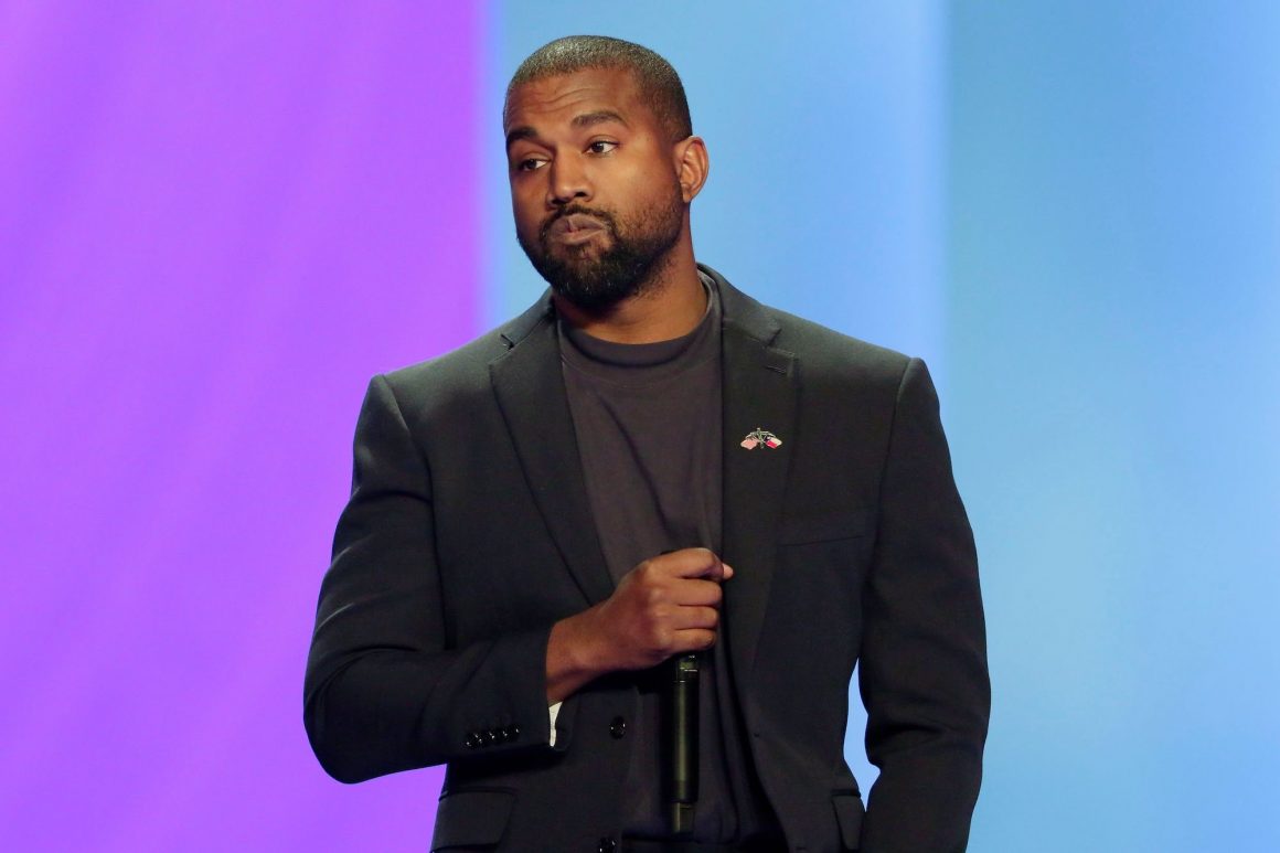 Kanye West… ούρησε ένα από τα βραβείo Grammy