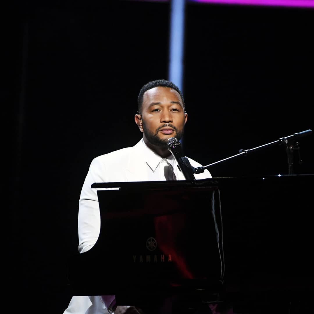 Ο John Legend αφιέρωσε την εμφάνιση του στα Billboard Music Awards στην σύζυγό του