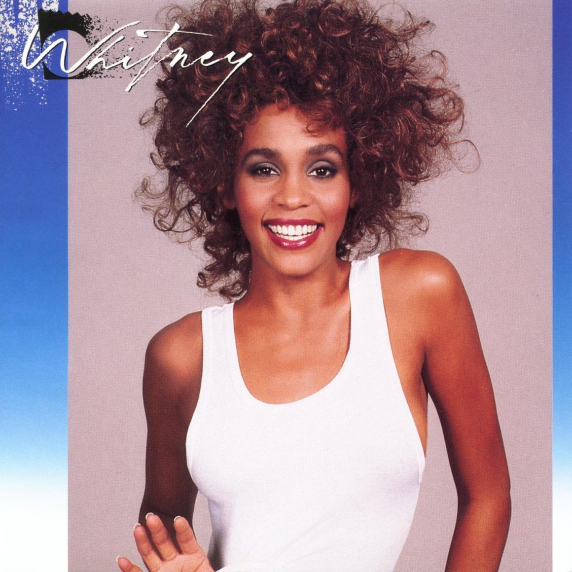 H Whitney Houston είναι η 1η έγχρωμη τραγουδίστρια με 3 διαμαντένια albums!