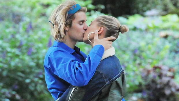 H Hailey Bieber ντρεπόταν να φιλάει δημόσια τον Justin Bieber