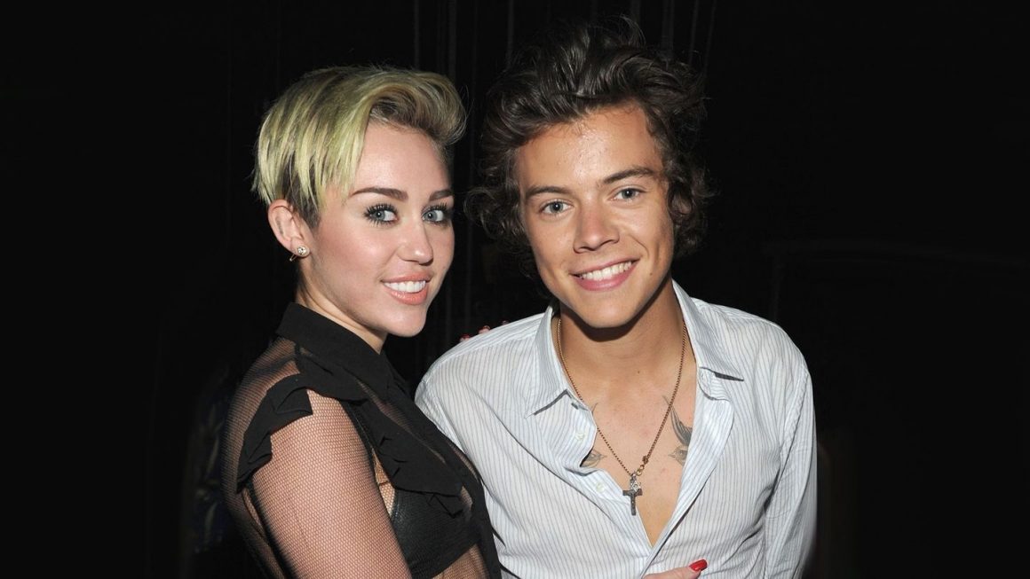 Η Miley Cyrus θέλει να φιλήσει τον Harry Styles κάτω από το γκι!