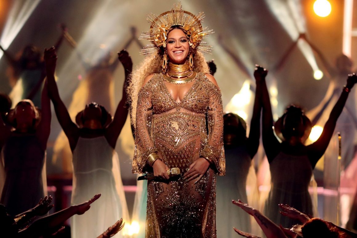 H Beyonce μας χάρισε ένα συγκλονιστικό performace στα GRAMMYs του 2017